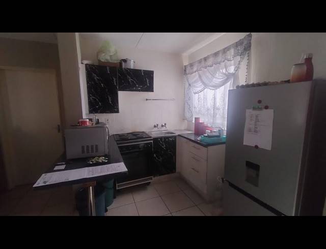 1 BEDROOM APARTMENT FOR SALE IN GERMISTON SOUTH